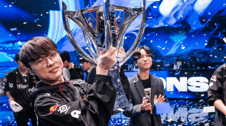 Faker becomes the first member of the League of Legends Hall of Legends with a unique Ahri skin