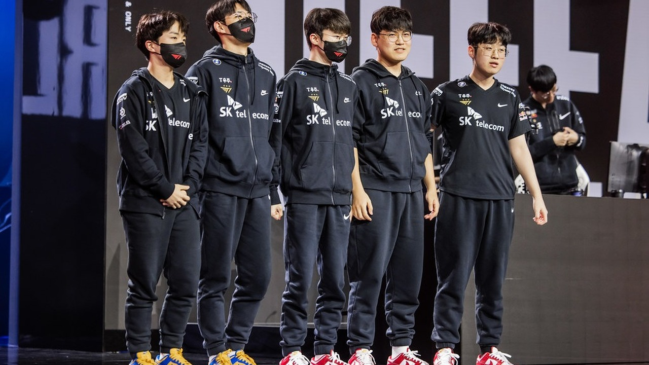 EDward Gaming players stand together on an esports stage