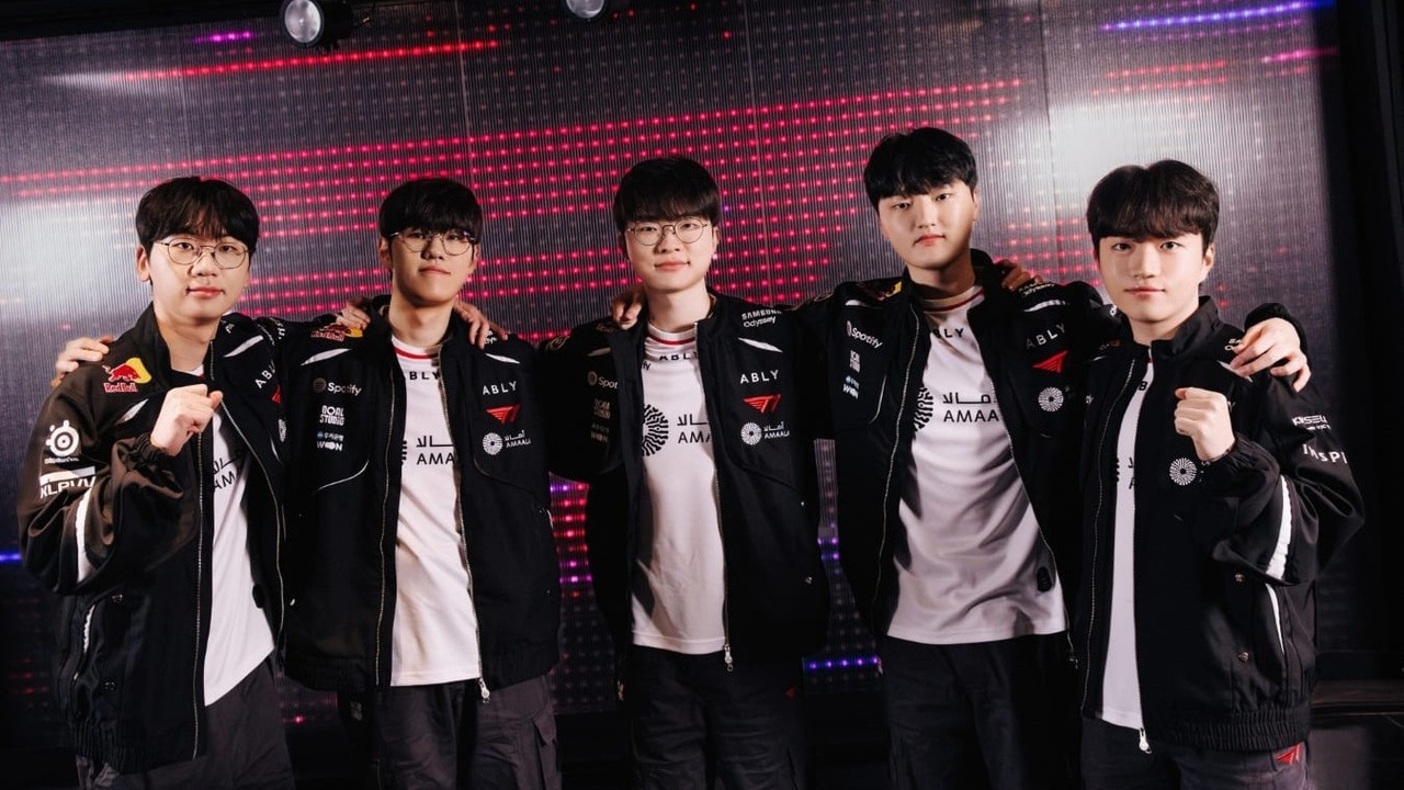 KT Rolster players pose together on an esports stage