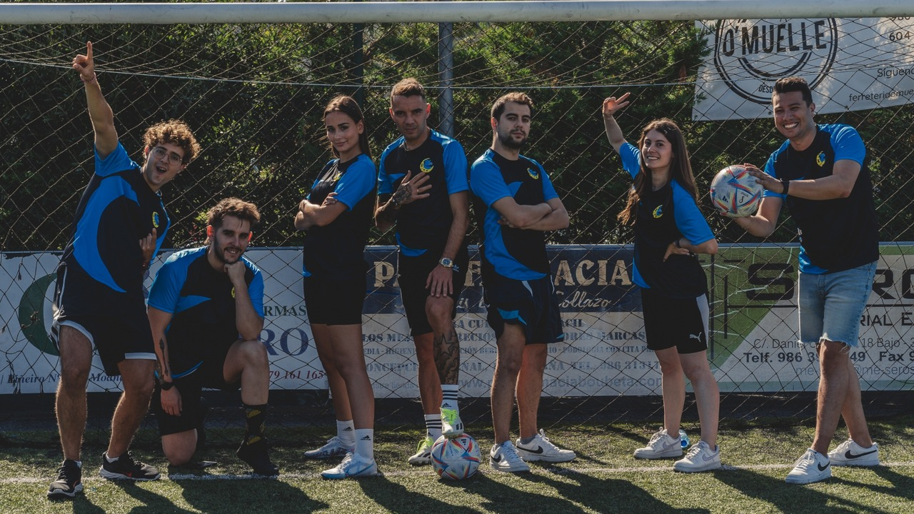 LUA Gaming players stand together outdoors