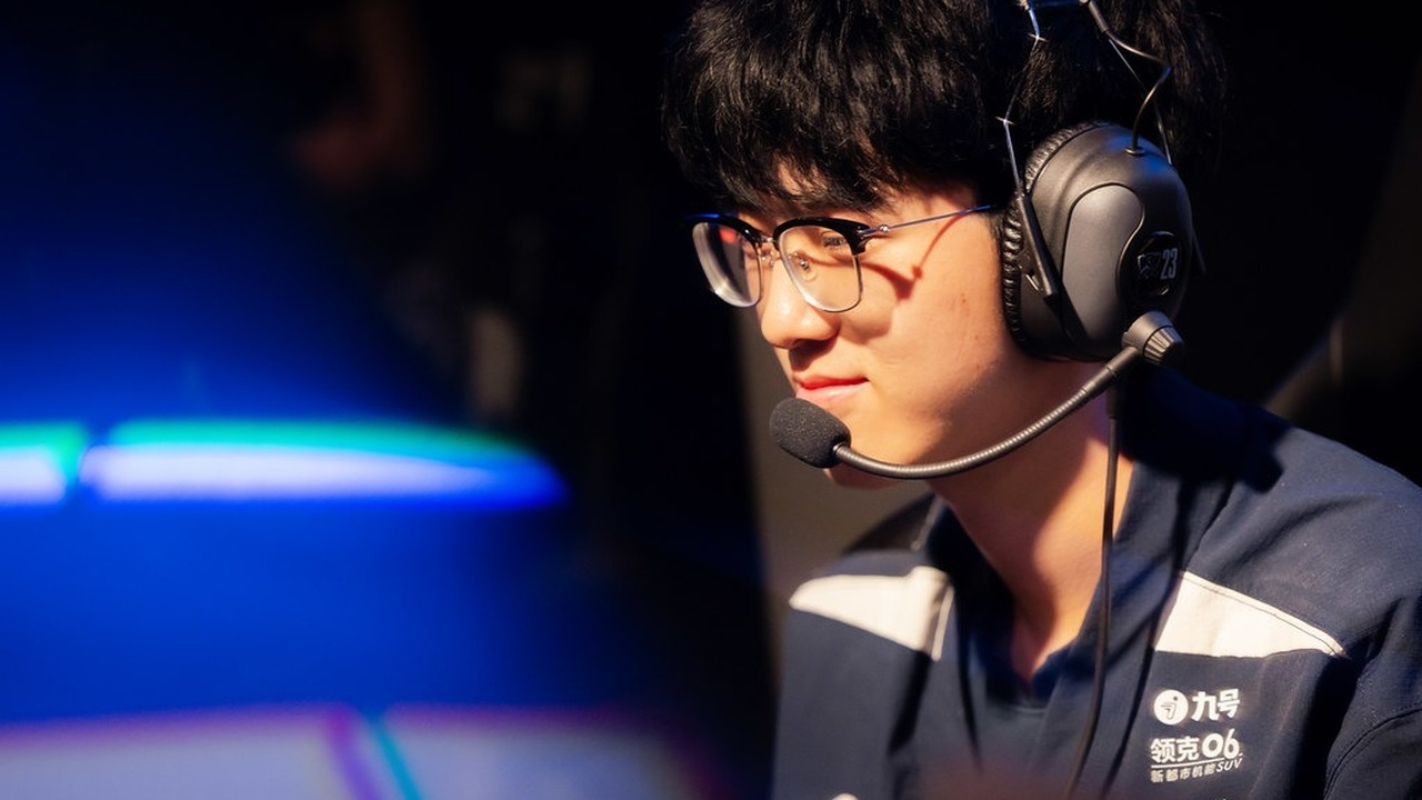 LNG Esports players stand together on stage