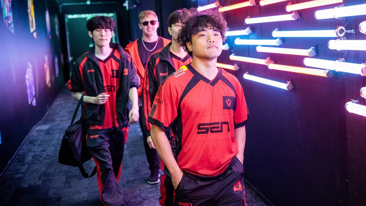 Sentinels players walk together at the venue